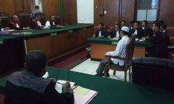 Sidang Ujaran Kebencian, Sebelas Pengacara Kawal Terdakwa Gus Nur sidang-ujaran-kebencian-sebelas-pengacara-kawal-terdakwa-gus-nur