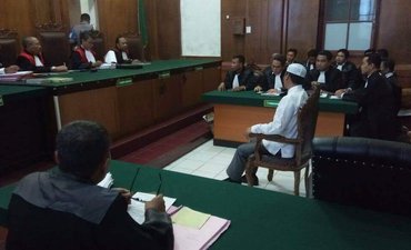 Sidang Ujaran Kebencian, Sebelas Pengacara Kawal Terdakwa Gus Nur sidang-ujaran-kebencian-sebelas-pengacara-kawal-terdakwa-gus-nur