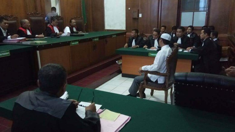 Sidang Ujaran Kebencian, Sebelas Pengacara Kawal Terdakwa Gus Nur sidang-ujaran-kebencian-sebelas-pengacara-kawal-terdakwa-gus-nur