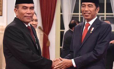 Presiden Jokowi Lantik Hinsa Siburian Jadi Kepala BSSN presiden-jokowi-lantik-hinsa-siburian-jadi-kepala-bssn