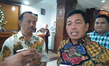 Kejati Jatim Terima Berkas Dua Muncikari Prostitusi Daring kejati-jatim-terima-berkas-dua-muncikari-prostitusi-daring