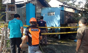 Rumah Ludes Terbakar, Kakek Sukarman Tewas Terpanggang rumah-ludes-terbakar-kakek-sukarman-tewas-terpanggang