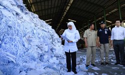 Khofifah: Perlu Dipikir Bersama Penggunaan Kertas Bekas untuk Industri khofifah-perlu-dipikir-bersama-penggunaan-kertas-bekas-untuk-industri