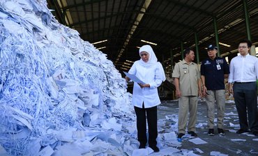 Khofifah: Perlu Dipikir Bersama Penggunaan Kertas Bekas untuk Industri khofifah-perlu-dipikir-bersama-penggunaan-kertas-bekas-untuk-industri