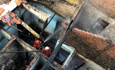 Satu Rumah Hangus Terbakar yang Diduga Arus Pendek satu-rumah-hangus-terbakar-yang-diduga-arus-pendek