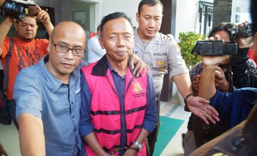 Terjerat Kasus Jasmas, Anggota DPRD Surabaya Ditahan terjerat-kasus-jasmas-anggota-dprd-surabaya-ditahan