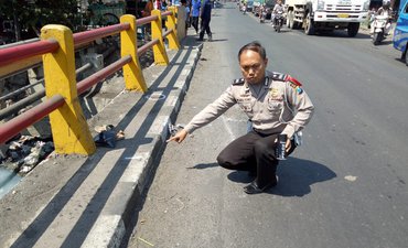 Pengendara Motor Lamongan Tewas Usai Senggolan dengan Truk di Gresik pengendara-motor-lamongan-tewas-usai-senggolan-dengan-truk-di-gresik