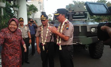 Lepas Sambut Kapolrestabes Surabaya, Risma Teringat Insiden Bom Gereja lepas-sambut-kapolrestabes-surabaya-risma-teringat-insiden-bom-gereja