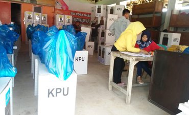 Surat Suara Kurang, Distribusi Logistik Pemilu Kepulauan Sumenep Molor surat-suara-kurang-distribusi-logistik-pemilu-kepulauan-sumenep-molor