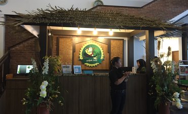 Ayam Goreng "Lombok Idjo" Menginvasi Pasar Kuliner Surabaya ayam-goreng-lombok-idjo-menginvasi-pasar-kuliner-surabaya