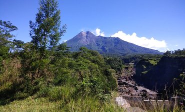 Gunung Merapi Alami Empat Kali Gempa Guguran Pagi Ini gunung-merapi-alami-empat-kali-gempa-guguran-pagi-ini