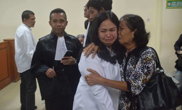 Mantan Anggota DPRD Malang Mewek usai Divonis Hukuman Penjara mantan-anggota-dprd-malang-mewek-usai-divonis-hukuman-penjara