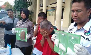 Edarkan Tiga Jenis Narkoba, Dua Warga Surabaya Dibekuk edarkan-tiga-jenis-narkoba-dua-warga-surabaya-dibekuk