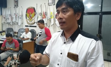 KPU Kota Surabaya Konfirmasi KPPS soal Dugaan Penggelembungan Suara kpu-kota-surabaya-konfirmasi-kpps-soal-dugaan-penggelembungan-suara