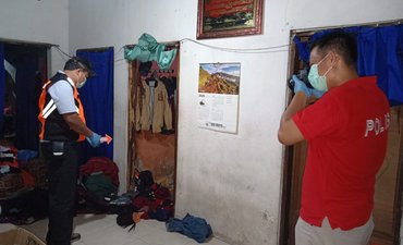 Diduga Dibunuh, Bayi Ditemukan di Kolong Ranjang diduga-dibunuh-bayi-ditemukan-di-kolong-ranjang