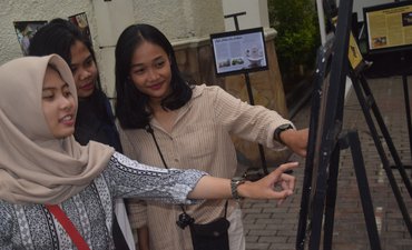 Kenalkan Wisata Ampel, Mahasiswa Tampilkan Karya Tulis dan Foto kenalkan-wisata-ampel-mahasiswa-tampilkan-karya-tulis-dan-foto