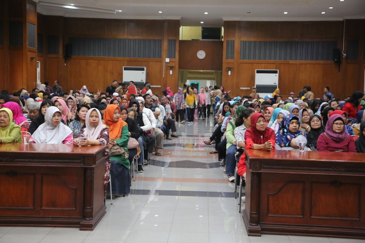 Begini Cara Risma Menghidupkan Toko Kelontong di Surabaya