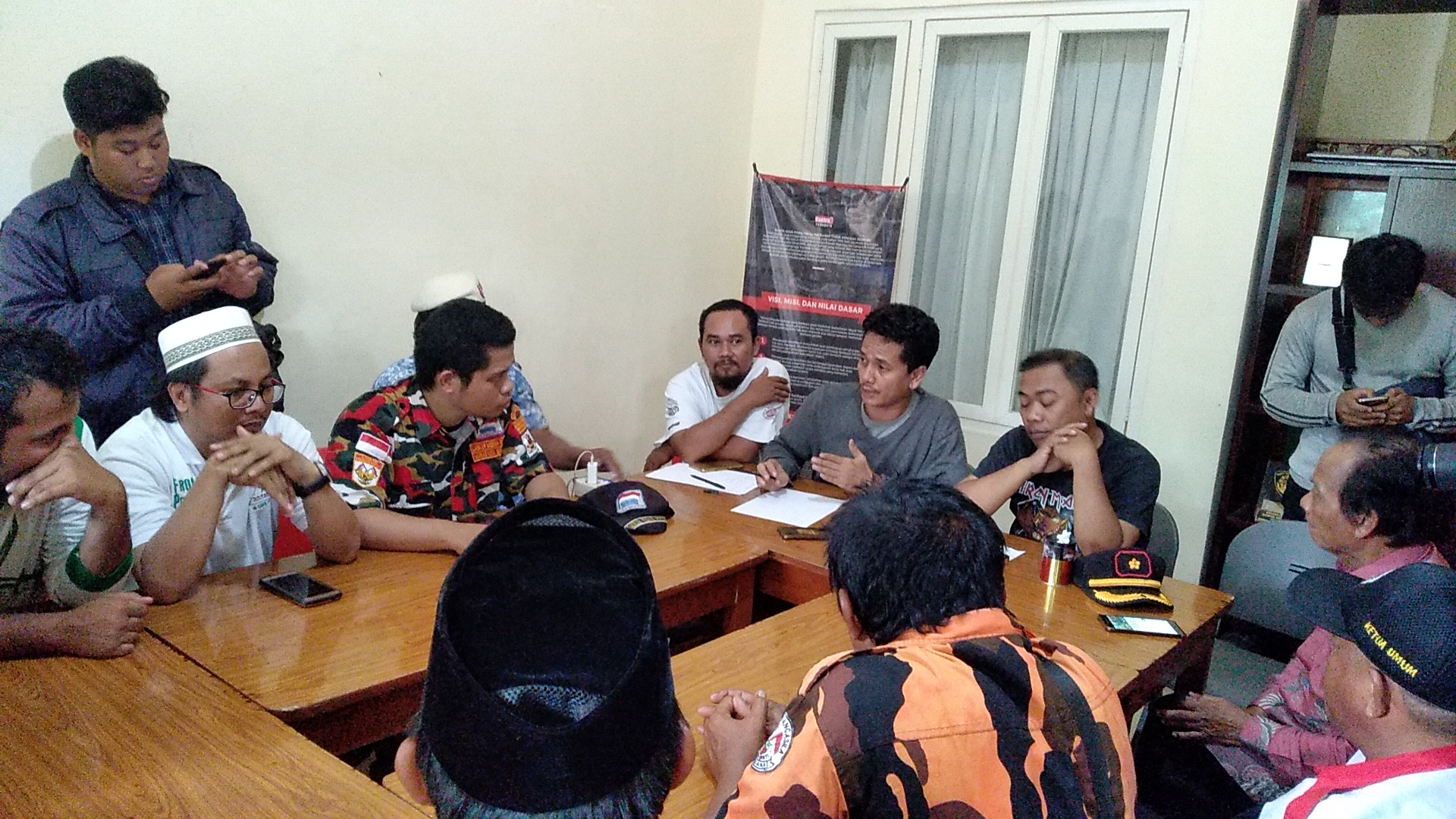 Ormas Bantah Bawa Bambu Runcing Hadang AMP