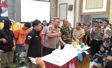 Polda Jatim: 10 Kilogram Narkoba Untuk Pesta Tahun Baru p-polda-jatim-10-kilogram-narkoba-untuk-pesta-tahun-baru-p