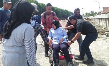Meski Cedera Kaki, Risma Rutin Sidak p-meski-cedera-kaki-risma-rutin-sidak-p