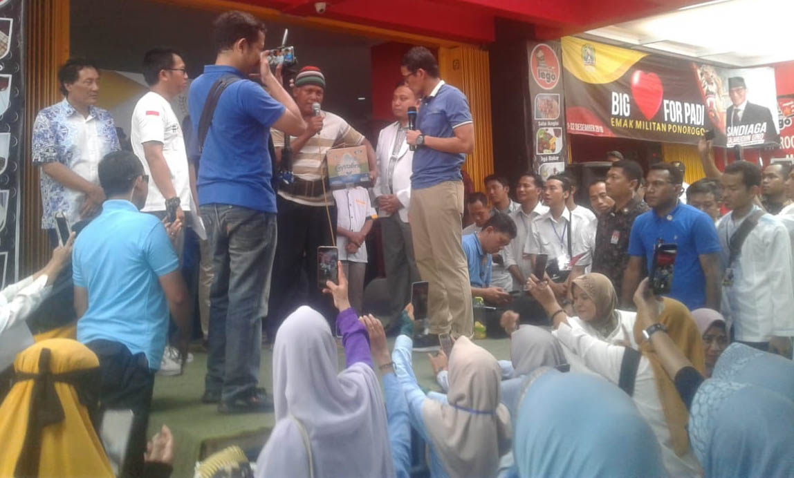 Di Ponorogo, Sandiaga Jadi “Tukang Pijat” Dadakan