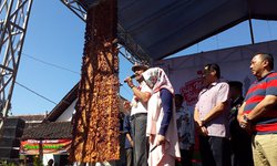 2.000 Porsi dan Sate Setinggi Tiga Meter untuk Warga Ponorogo 2-000-porsi-dan-sate-setinggi-tiga-meter-untuk-warga-ponorogo