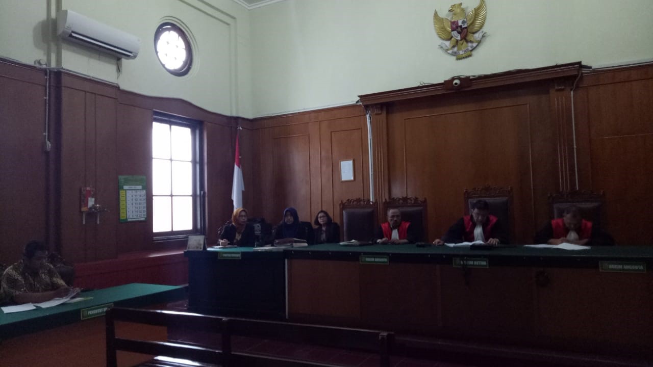 Sidang Perdana Kasus Pencemaran Popok Sungai Brantas Ditunda