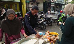 40 Tahun Takjil Khas Banjar di Kawasan Ampel Surabaya 40-tahun-takjil-khas-banjar-di-kawasan-ampel-surabaya