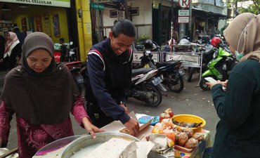 40 Tahun Takjil Khas Banjar di Kawasan Ampel Surabaya 40-tahun-takjil-khas-banjar-di-kawasan-ampel-surabaya