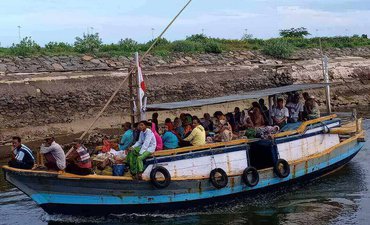 Transisi Toron Petolekoran Warga Gili Ketapang dari Ziarah Jadi Budaya Belanja transisi-toron-petolekoran-warga-gili-ketapang-dari-ziarah-jadi-budaya-belanja