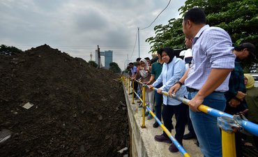 Underpass Mayjen Sungkono Menyisakan Saluran Air underpass-mayjen-sungkono-menyisakan-saluran-air
